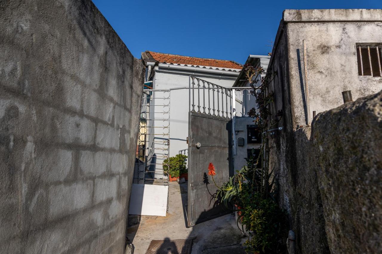 House On A Rustic Island At Campanha Trainstation Apartment Porto Exterior foto